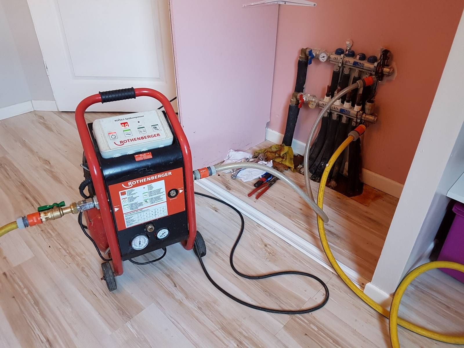 Sultanbeyli Ahmet Yesevi Vaillant Hermetik Şofben Kombi Bakımı